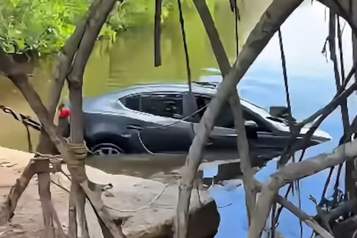 Lujoso vehículo cayó a una ciénaga en Barú: autoridades investigan qué ocurrió. // captura de pantalla del video publicado en redes sociales: @visorcaribe