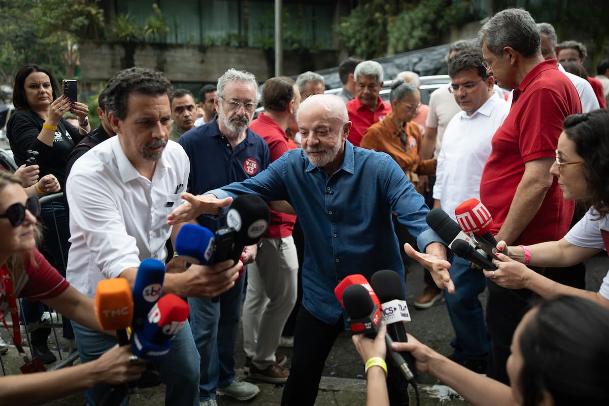 AME5111. SAO PAULO (BRASIL), 11/10/2026.- El presidente de Brasil y candidato a la reelección, Luiz Inácio Lula da Silva de 80 años, participa en un acto de campaña en la Avenida Paulista este domingo en Sao Paulo (Brasil). EFE/Isaac Fontana