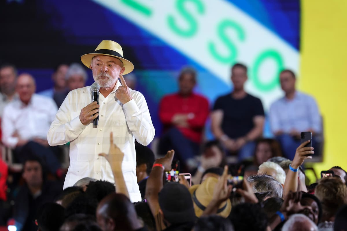 El presidente de Brasil, Luiz Inácio Lula da Silva, reacciona en la convención nacional del Partido de los Trabajadores de Brasil (PT) este domingo, en Sao Paulo (Brasil).EFE/ Sebastiao Moreira