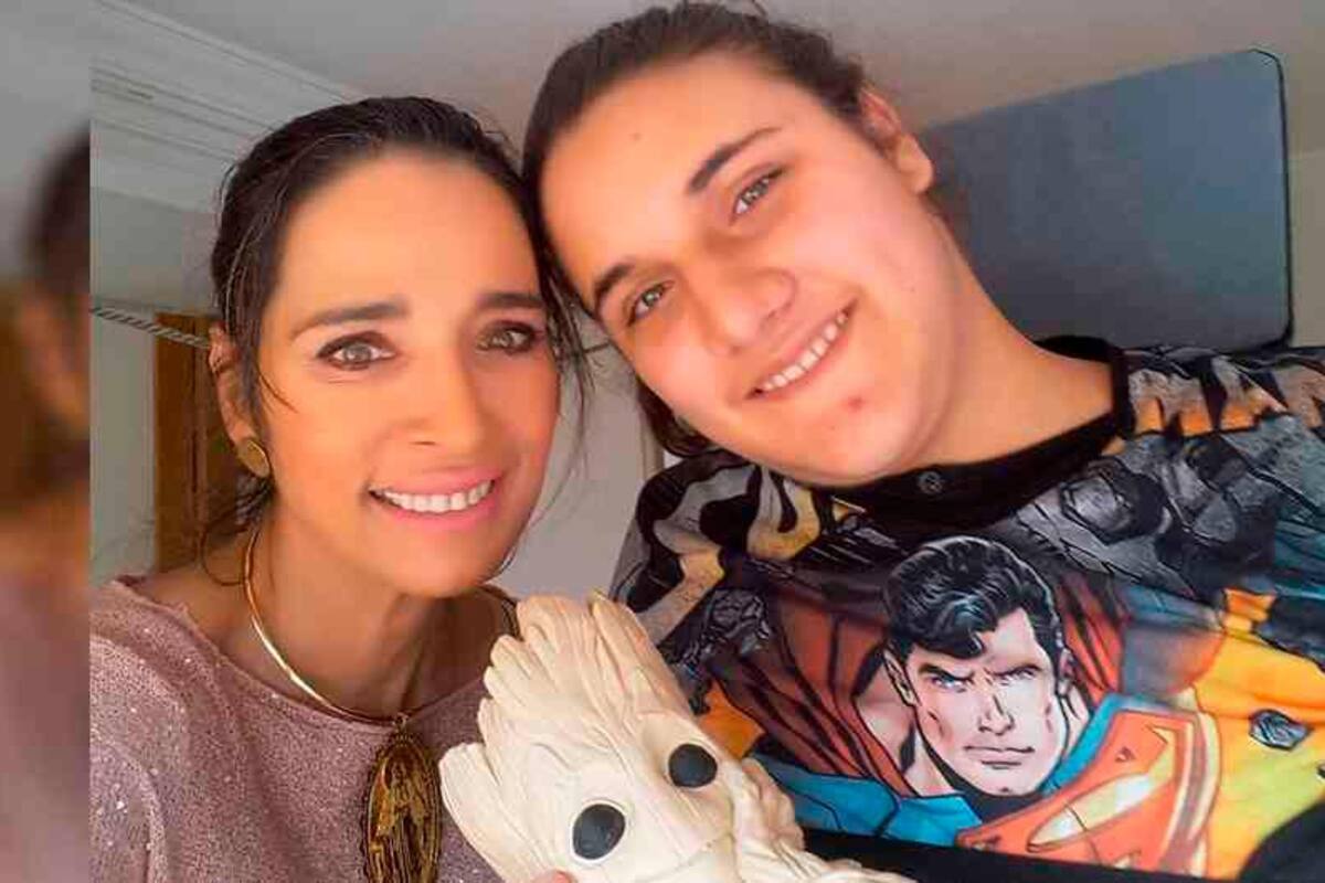 Ángelo, hijo menor de la actriz, sufría una enfermedad muscular degenerativa con la que junto a su mamá batallaron desde que era un niño. Tomada de X / VANGUARDIA
