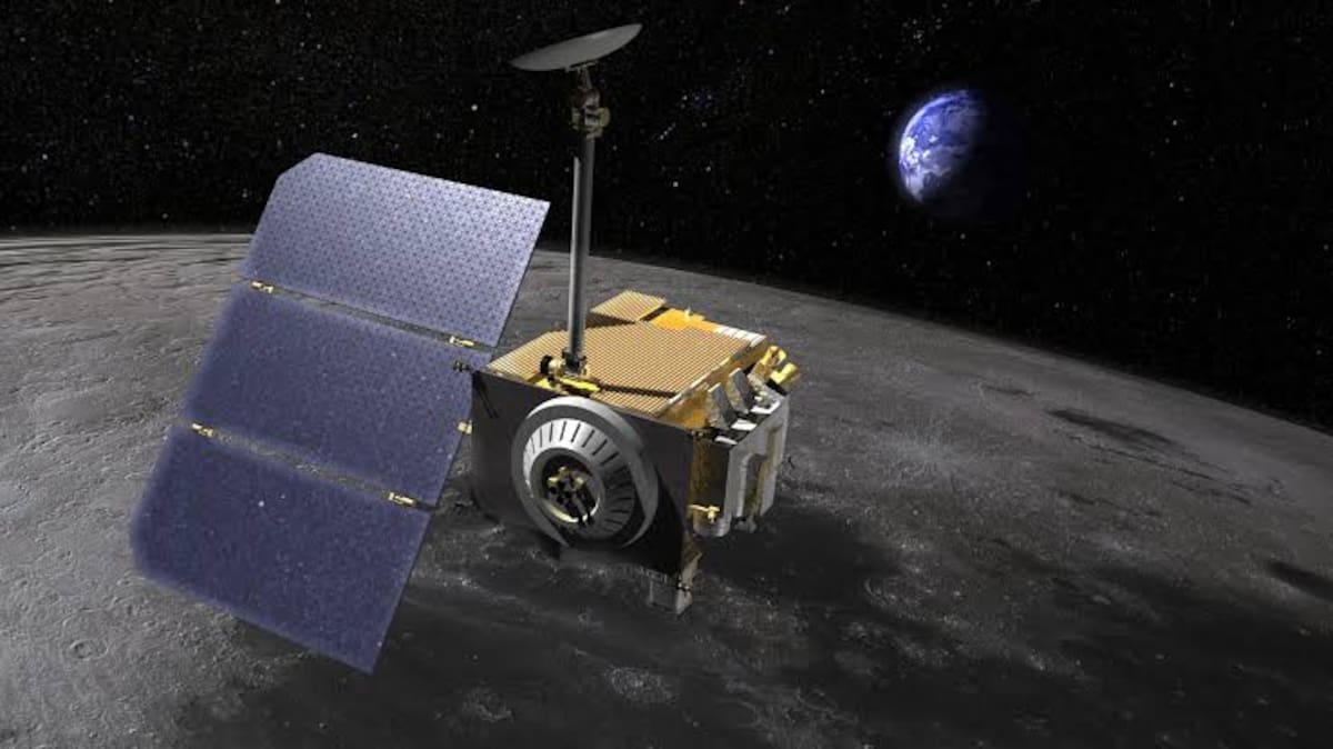 El Lunar Reconnaissance Orbiter (LRO) es una sonda espacial de la NASA lanzada en junio de 2009 que orbita la Luna para estudiarla a fondo.