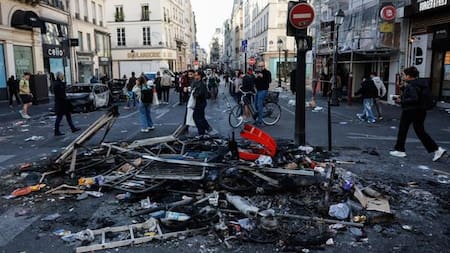 Macron reconoce que se subestimó la violencia de protestas de este fin de semana en Francia