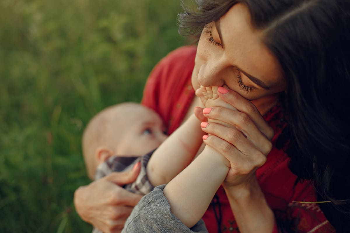 Cuidar de una madre es la única forma efectiva de cuidar también de su bebé.