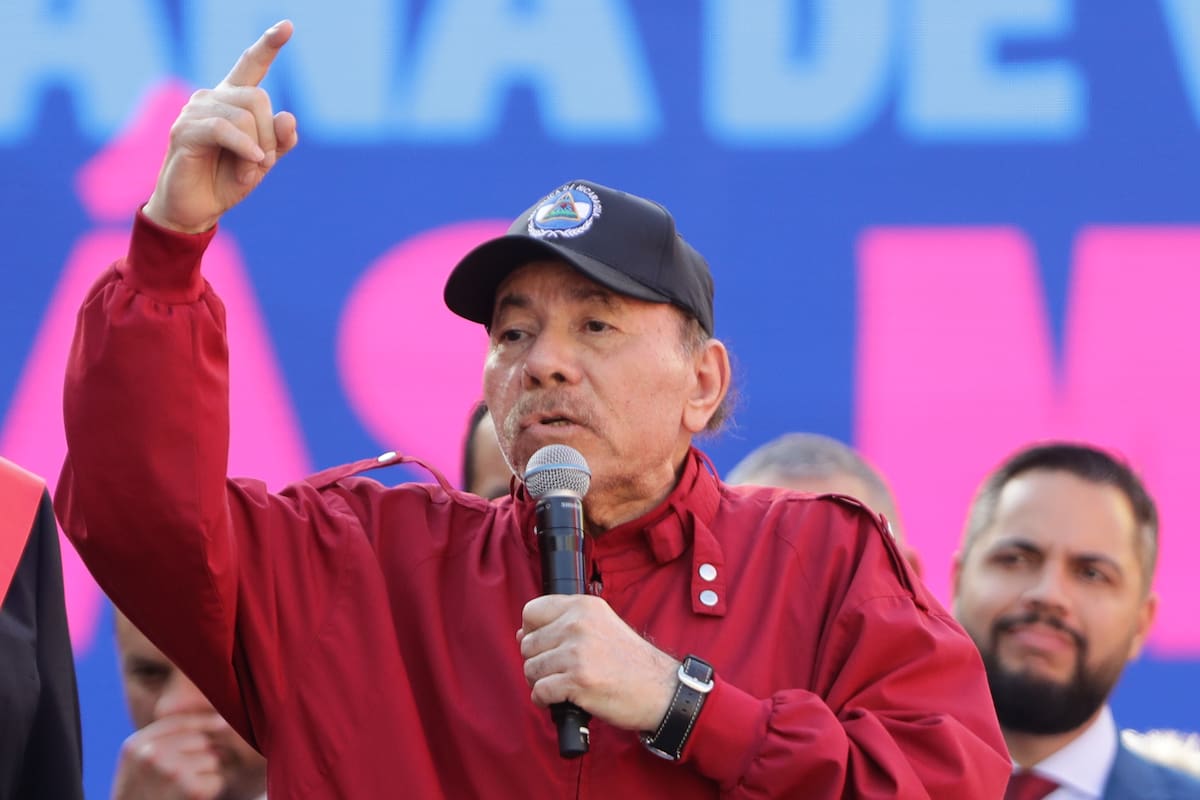 AME295. CARACAS (VENEZUELA), 10/01/2025.- El presidente de Nicaragua, Daniel Ortega, habla en un acto con el líder chavista Nicolás Maduro este viernes, en Caracas (Venezuela). Maduro defendió este viernes su investidura presidencial para un tercer sexenio, cuestionada por el antichavismo y gran parte de la comunidad internacional tras las denuncias opositoras de "fraude" en las elecciones de julio pasado, como una "gran victoria venezolanista" y celebró que no la pudieran "impedir". EFE/ Ronald Peña R.