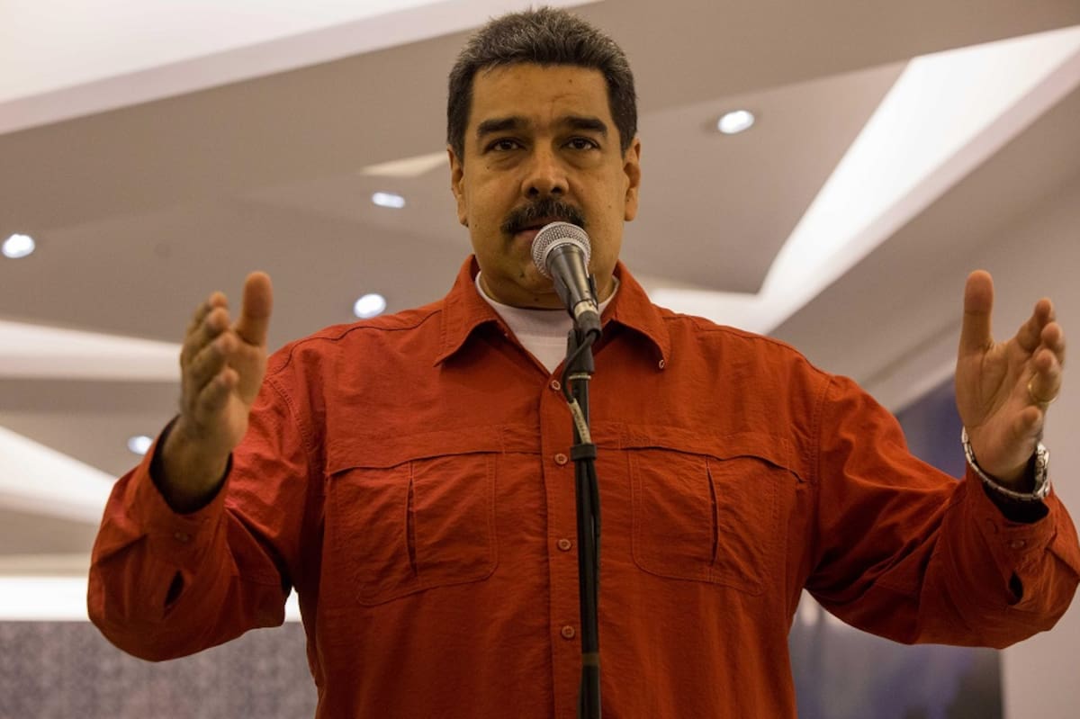 CAR20 - CARACAS, 05/04/2018.- El presidente de Venezuela, Nicolas Maduro, habla en un evento político hoy, jueves 5 de abril de 2018, en Caracas (Venezuela). El presidente de Venezuela, Nicolás Maduro, dijo hoy que la cumbre de las Américas que se celebrará el 13 y 14 de abril en Lima, y para la que no fue invitado por el Gobierno de Perú, no es su prioridad y será un "fracaso".
EFE/CRISTIAN HERNÁNDEZ