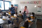 Maestra en Bucaramanga lidera campaña para donar útiles escolares a familias humildes
