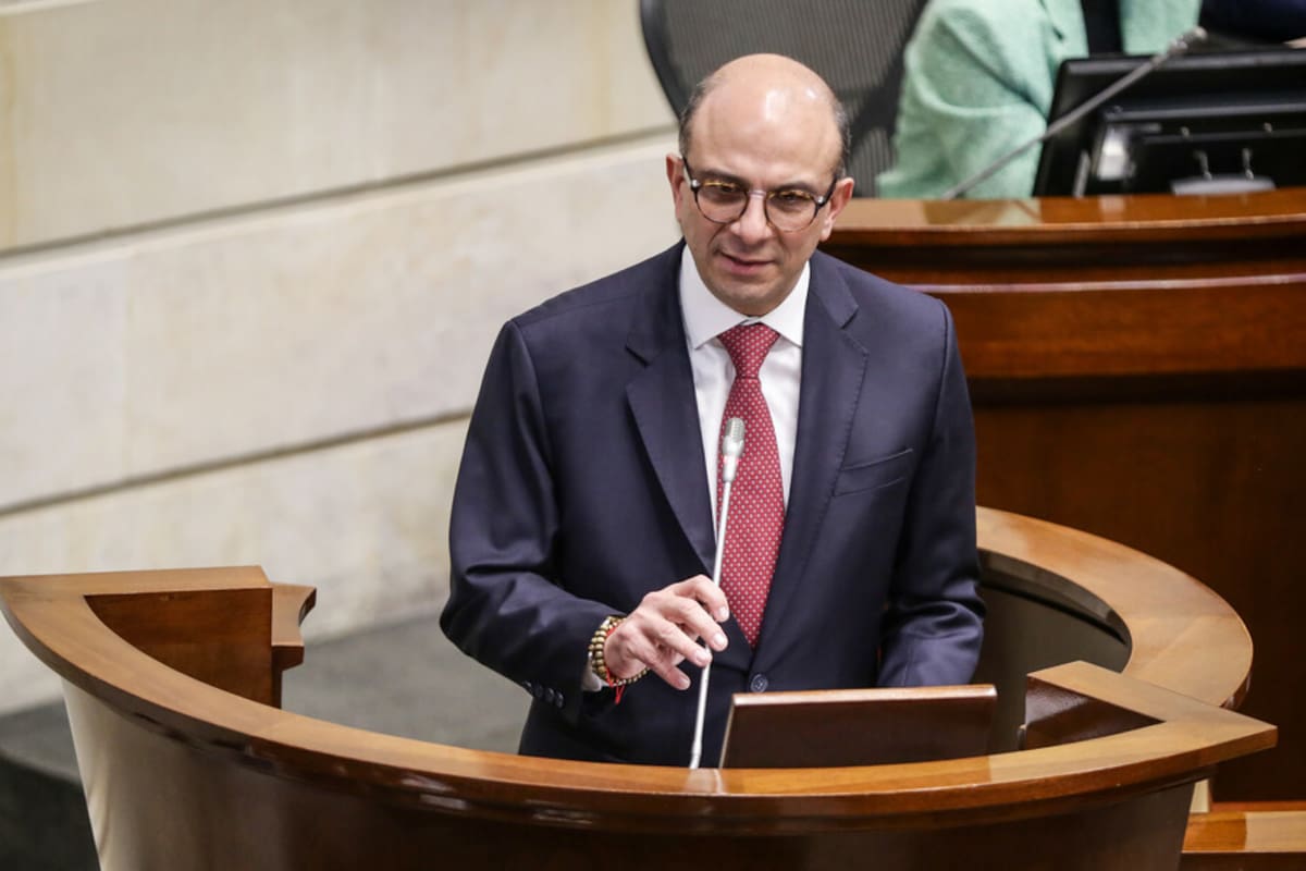 Magistrado propone frenar decreto económico por cargas fiscales y posible abuso del poder. | Foto: Colprensa.