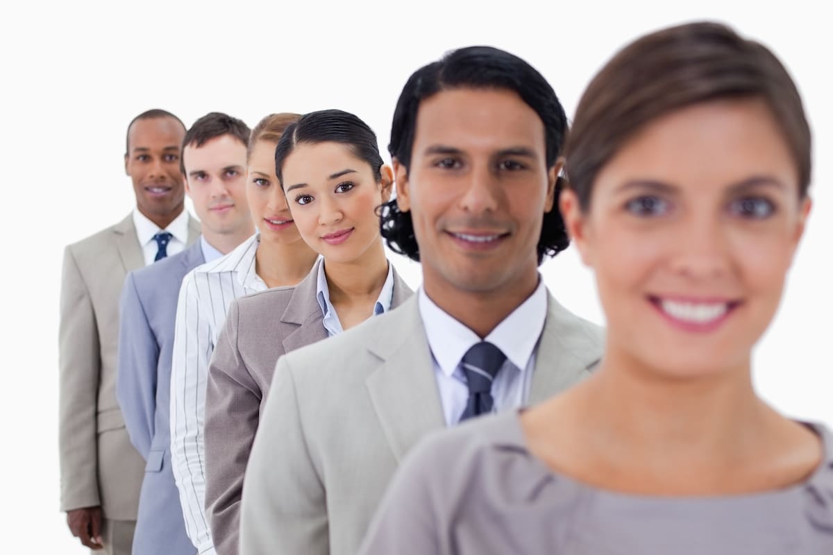 El éxito empresarial no depende de un solo cargo, sino de la articulación de todos los roles que hacen posible el cumplimiento de la estrategia organizacional.