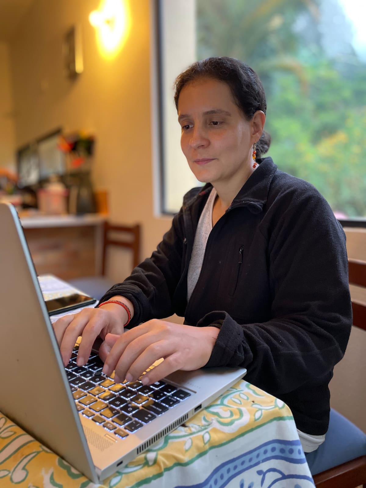 Creció en Bucaramanga, se formó como bióloga en Suiza y obtuvo su doctorado en Francia. Hoy, Mailyn González trabaja para que la genética sea una aliada en la protección de las especies y para acercar la investigación científica a las necesidades de los territorios. Foto: Felipe Villegas, Instituto Humboldt