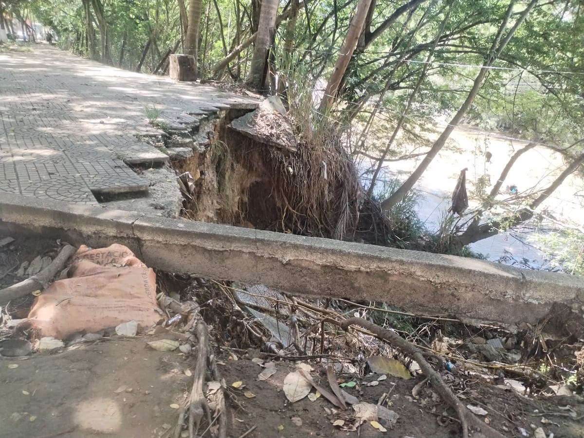 Aspi se ve una sección del malecón de San Gil.