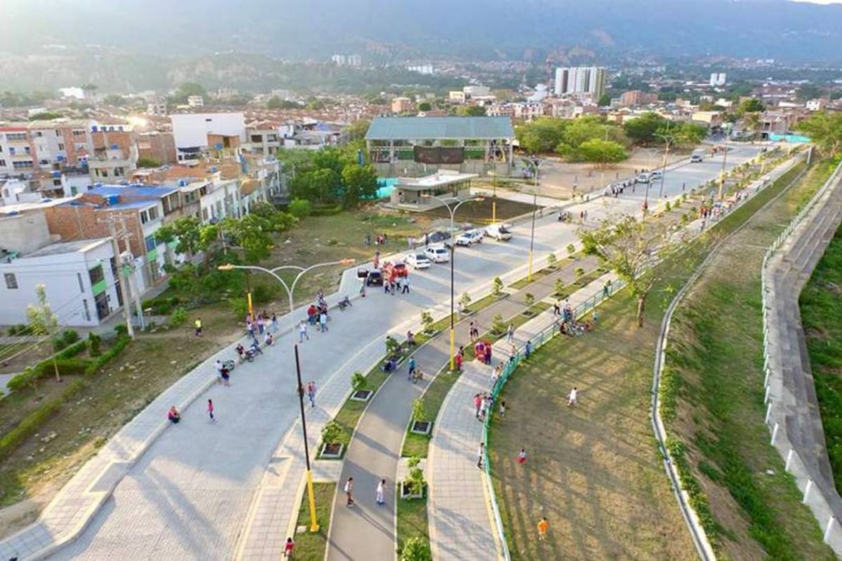 El malecón al aire libre es un espacio para la recreación, el deporte y la interacción ciudadana, a orillas del río Frío, ubicado en el sur de Girón. (Foto: Suministrada / VANGUARDIA LIBERAL)