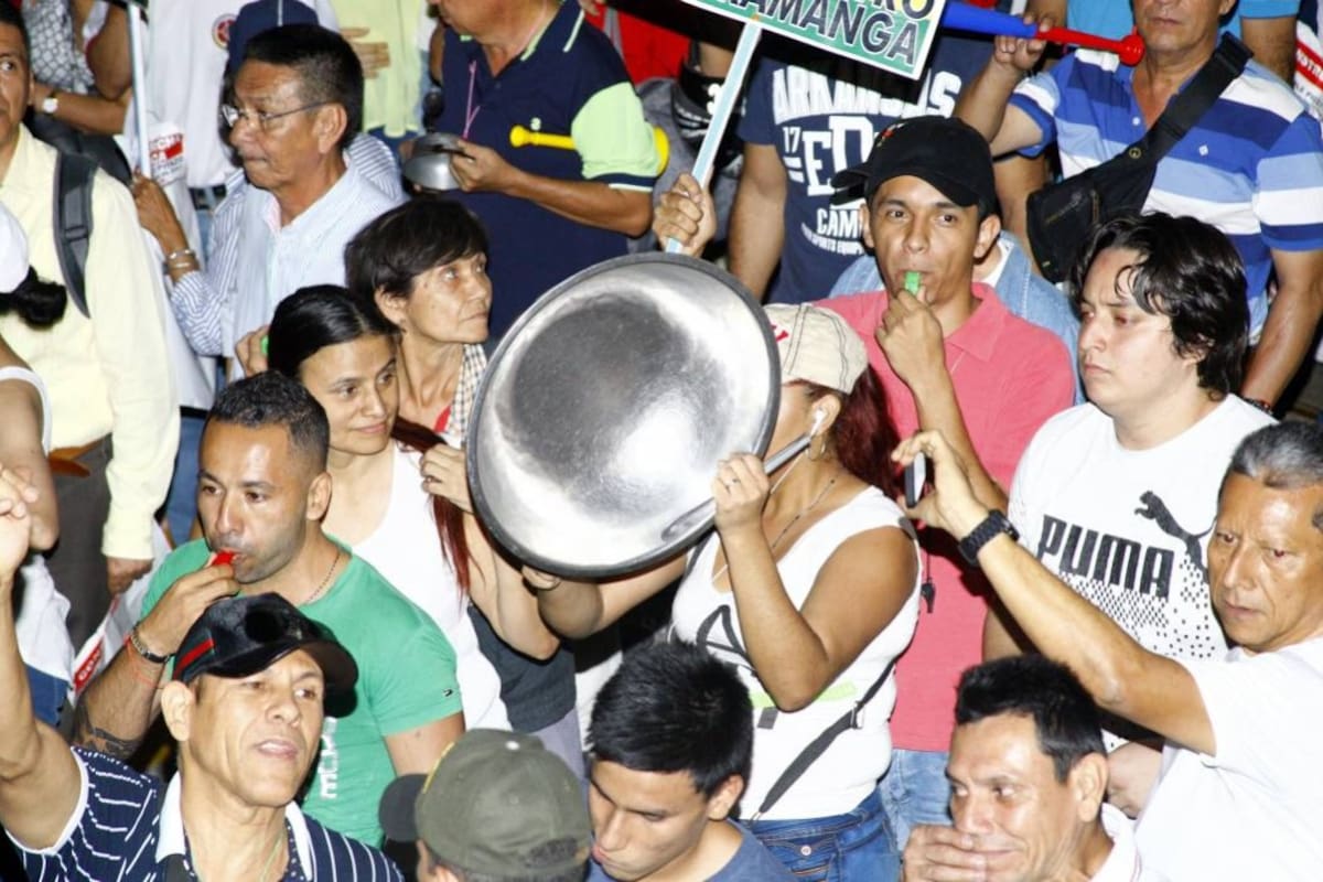 Los comerciantes de la Plaza de Mercado Central y otros establecimientos comerciales anuncian que liderarán un nuevo ‘cacerolazo’, tras la entrada en vigencia del Pico y Placa del Centro. (Foto: / VANGUARDIA LIBERAL)