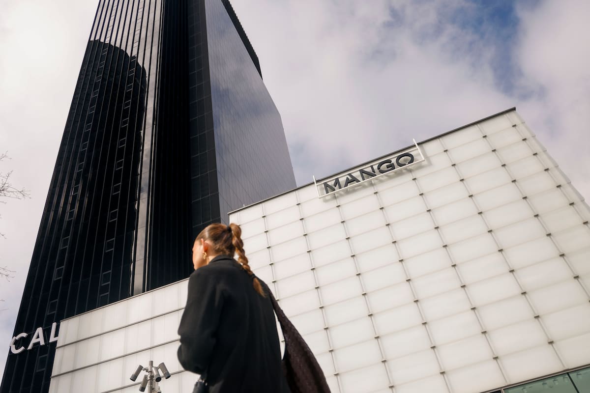 MADRID, 10/03/2025.- Vista de un establecimiento de firma de moda Mango en Madrid. La empresa cerró el ejercicio 2024 con un beneficio neto de 219 millones de euros, un 27 % más que el año anterior.
La empresa ha comunicado este lunes que su facturación se incrementó un 7,6 % el año pasado, hasta 3.339 millones, mientras que su resultado operativo (ebitda) se incrementó un 19 %, situándose en 636 millones. EFE/ Blanca Míllez
