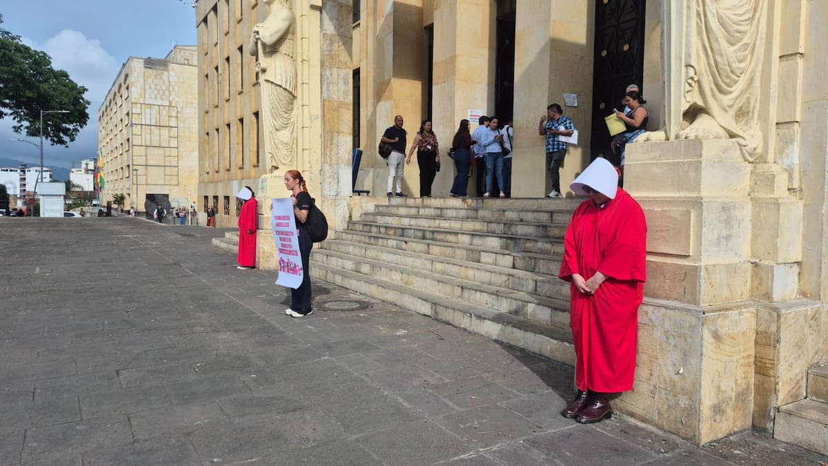 Las organizaciones entregaron a los magistrados el Manifiesto de las mujeres santandereanas, en el que piden respetar el principio de no regresividad en los derechos de las mujeres y las niñas.