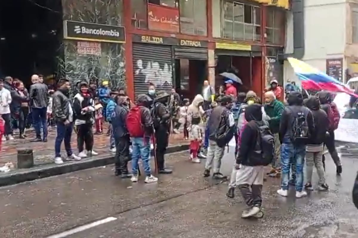 Manifestación indígena terminó en vandalismo. Funcionarios del MinInterior están retenidos. | Tomado de Q' Hubo Bogotá.