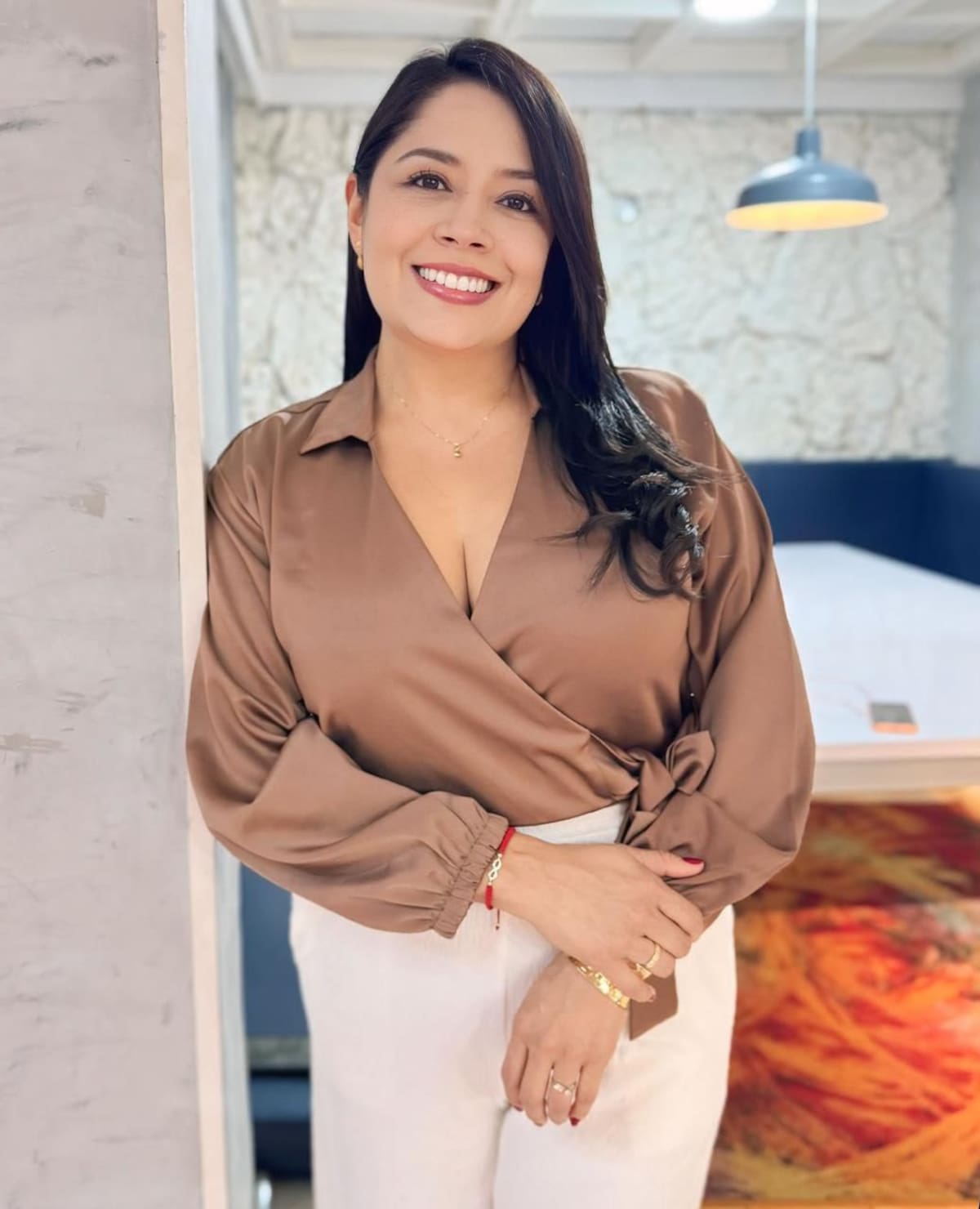 Mónica Cáceres Herrera convirtió los desafíos que conoció de cerca en una oportunidad para ayudar a otras familias. Desde su fundación, impulsa el acompañamiento a niños neurodivergentes y promueve el emprendimiento de madres que buscan generar ingresos sin descuidar a sus hijos.
