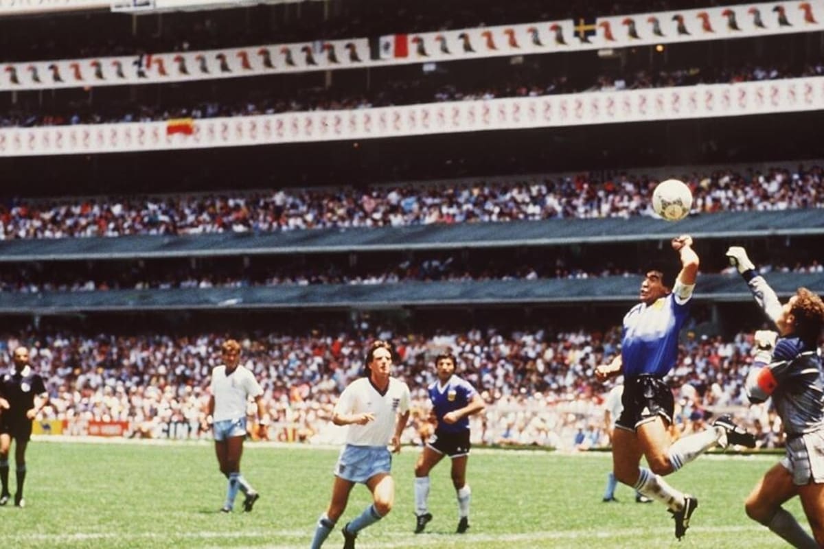 Diego Armando Maradona marcó la historia del Estadio Azteca el 22 de junio de 1986, cuando eliminó a Inglaterra en los cuartos de final de México 86.