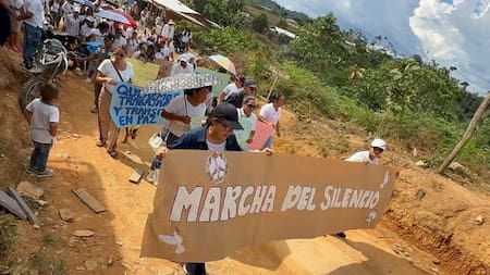 Dos docentes afectados y decenas de familias desplazadas por enfrentamientos en el sur de Bolívar