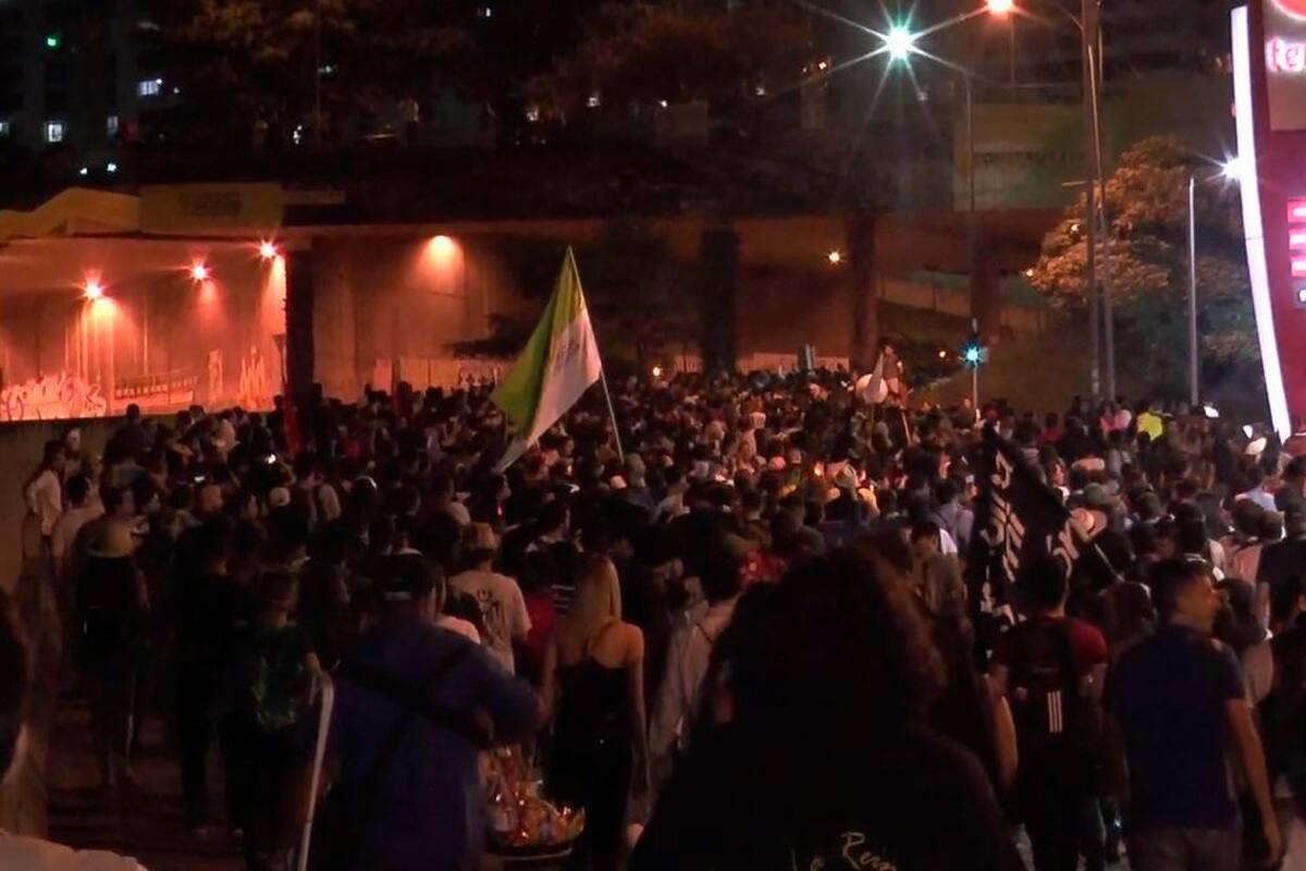 La del jueves fue la marcha más tranquila en los últimos meses. Sin embargo, algunos asistentes aprovecharon para realizar actos vandálicos.