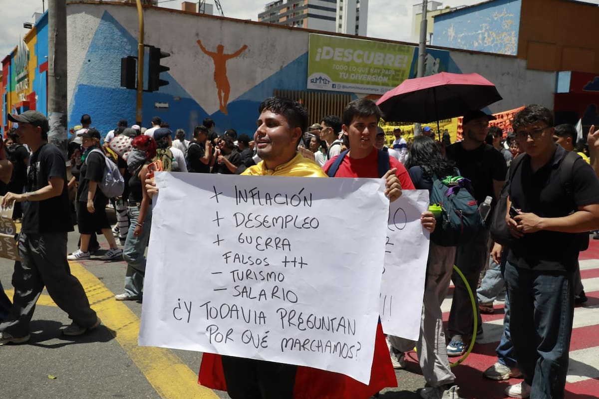 No se registraron confrontaciones violentas en medio de estas manifestaciones en Bucaramanga. (Foto: Jaime Moreno / VANGUARDIA)