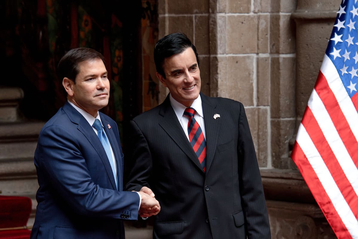 AME6159. LIMA (PERÚ), 10/09/2026.- El ministro de relaciones exteriores, Carlos Espá (d), posa junto al secretario de estado de Estados Unidos, Marco Rubio, este jueves durante una visita oficial en Lima (Perú). EFE/ John Reyes Mejia