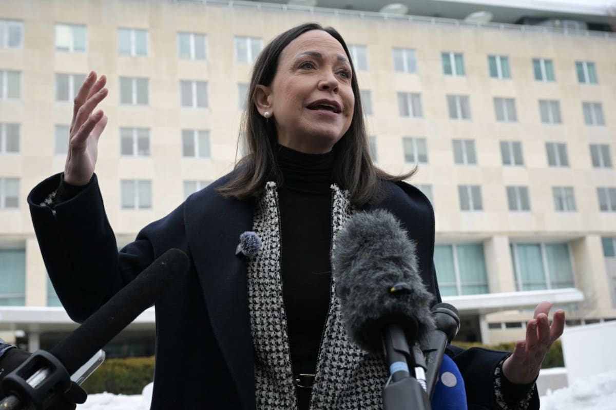 La líder opositora venezolana, María Corina Machado, habla con la prensa tras reunirse con el secretario de Estado de Estados Unidos, Marco Rubio, en el Departamento de Estado de Estados Unidos en Washington, D.C.