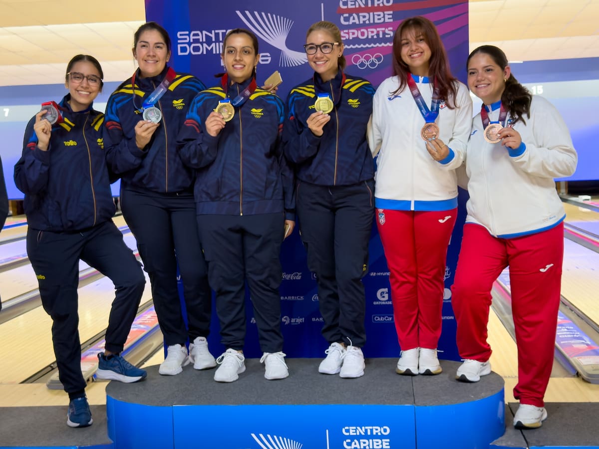 María José Rodríguez, Juliana Franco y Clara Guerrero llevaron a Colombia a lo más alto del podio en la prueba de tríos femenino del bowling de los Juegos Centroamericanos y del Caribe.
