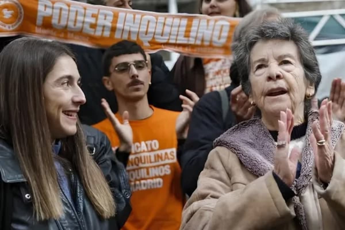 Maricarmen, de 87 años, fue desalojada de la casa donde vivió siete décadas Foto: EFE