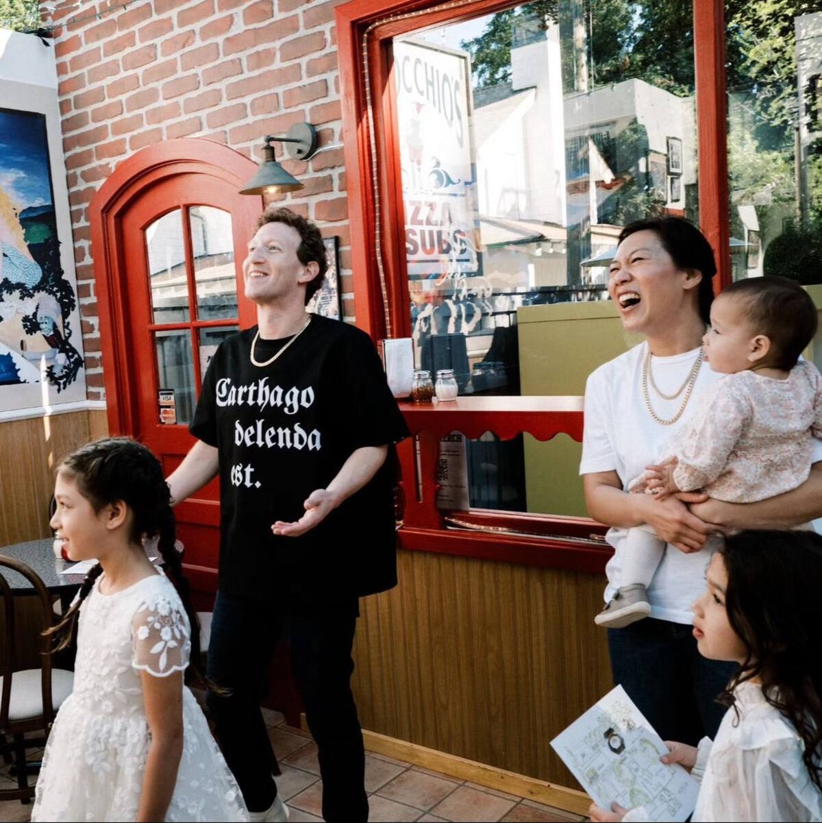 Mark Zuckerberg y su familia. Tomada de internet / VANGUARDIA