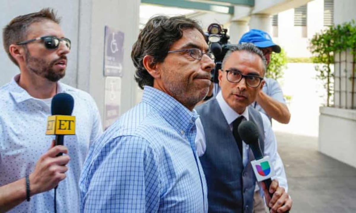 El doctor Mark Chávez se declara culpable de la muerte de Matthew Perry por prescripción excesiva de medicamentos, causando conmoción en la industria y entre los seguidores del actor.