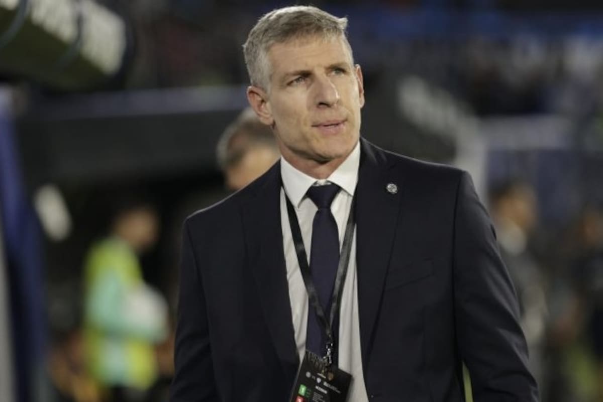 Se filtró mediáticamente que Atlético Bucaramanga se comunicó con el entrenador Martín Palermo. Foto: EFE.