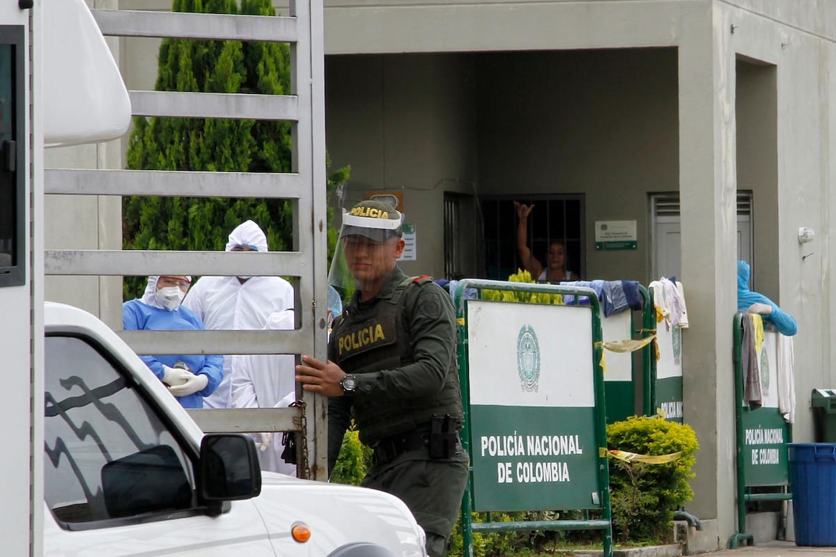 Aunque no confirmó oficialmente el número de retenidos que estarían contagiados, el comandante de la Policía Metropolitiana explicó las medidas que se tomaron en la estación para evitar nuevos contagios. Marco Valencia / VANGUARDIA