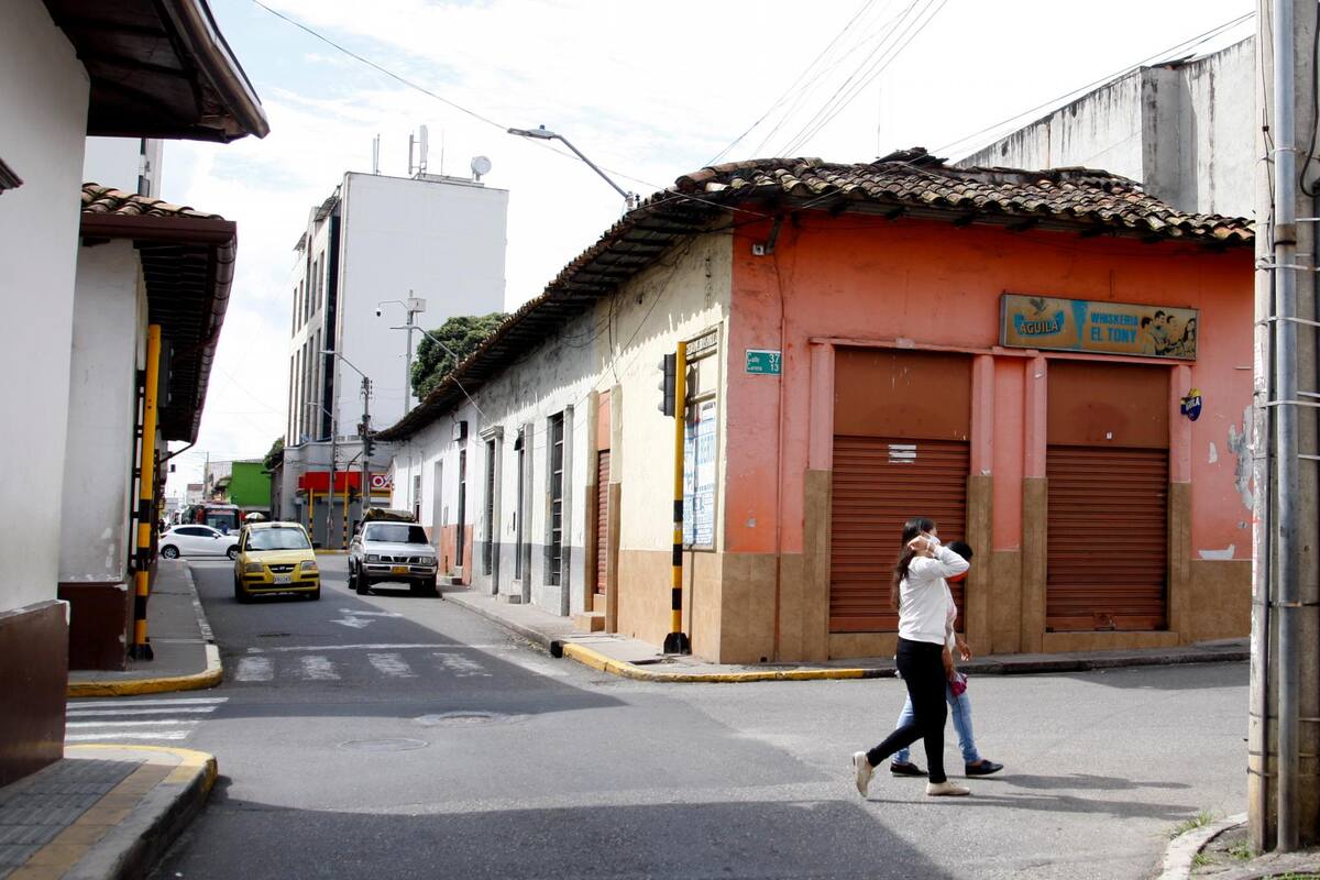No hacer el mantenimiento estructural a inmueble es un comportamiento que sanciona el Código de Policía. En casos graves, por solicitud del propietario la Oficina Municipal de Riesgo ejecuta un diagnóstico o valoración del inmueble. (Fotos: Marco Valencia / VANGUARDIA)