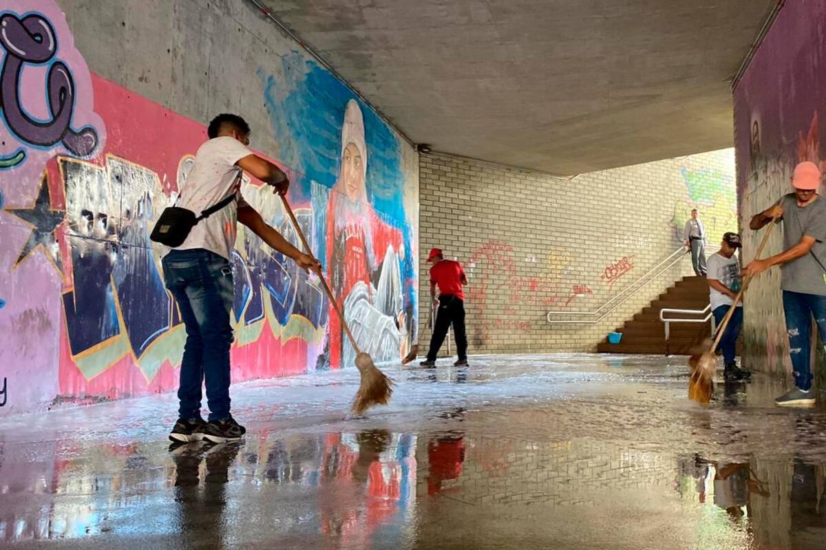 Espacios públicos como el paso subterráneo del Mesón de Los Búcaros fueron impactados mediante dicho programa. (Fotos: Suministradas / VANGUARDIA)