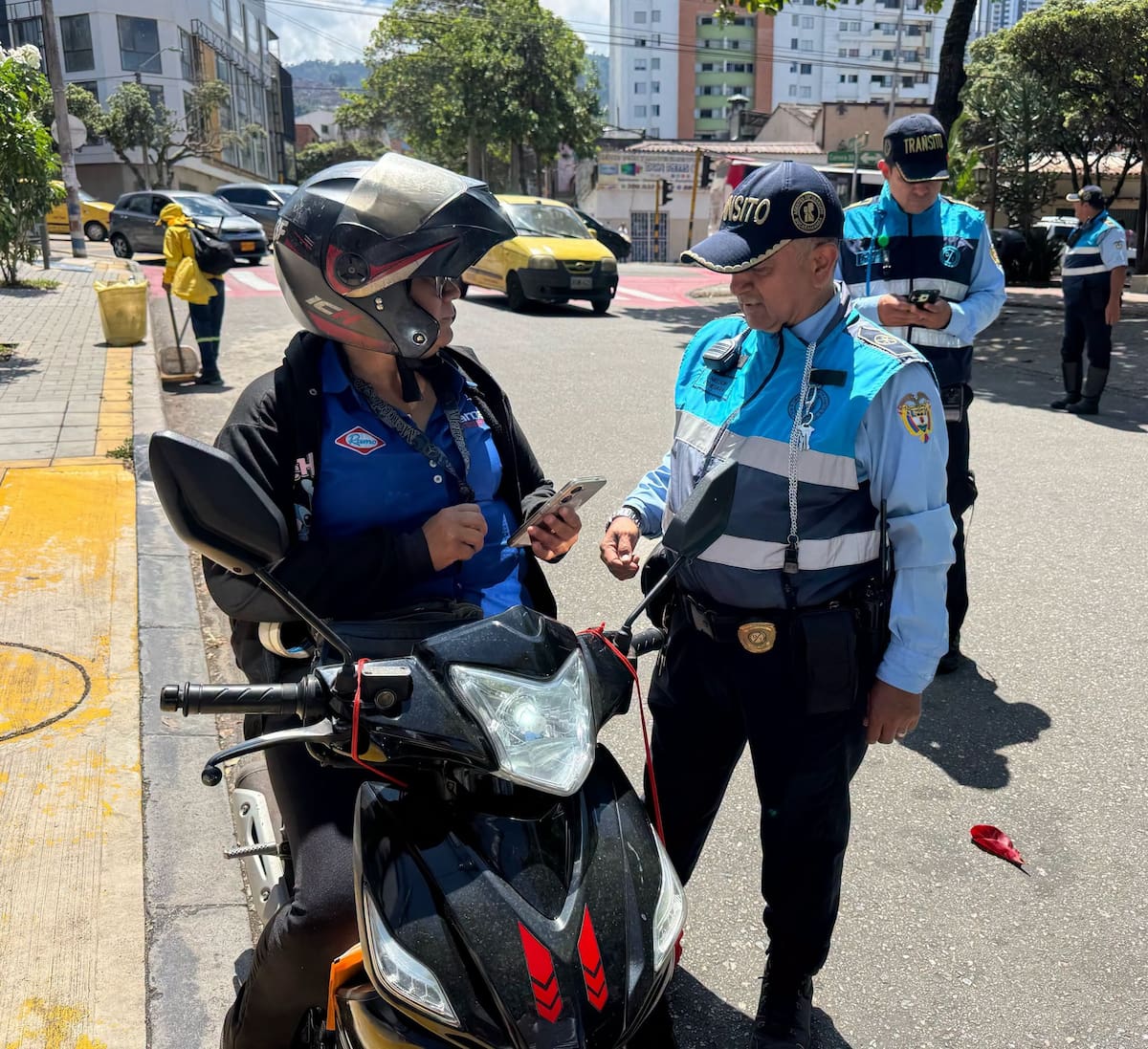 Frenan desórdenes de motociclistas en zonas peatonales de Cabecera