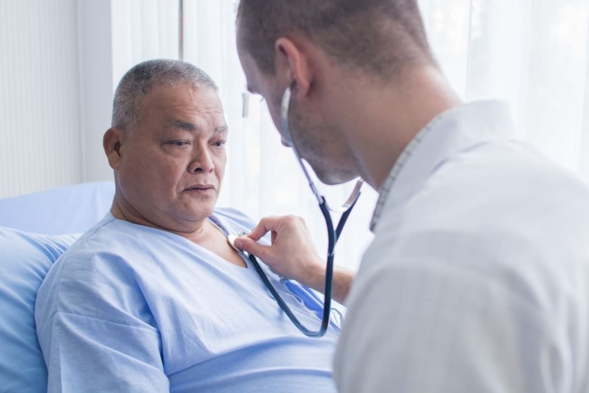 Más de 4.100 pacientes esperan un trasplante en Colombia, según cifras oficiales del INS. | Foto: Vanguardia / Canva