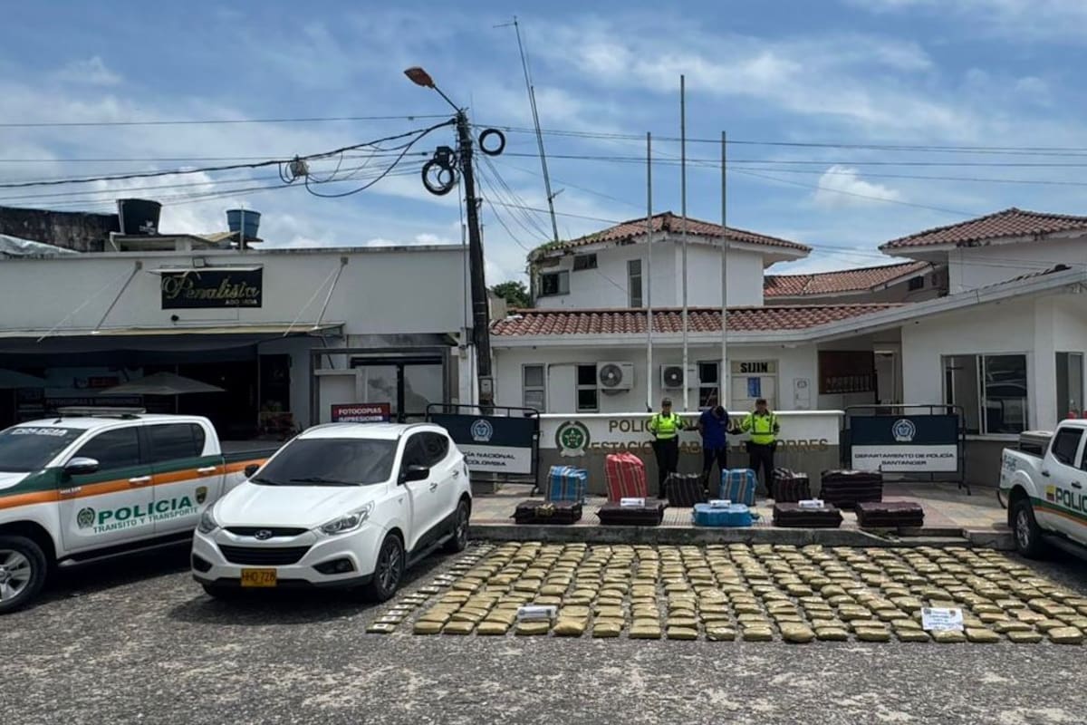 Más de 755 kilogramos de marihuana fueron incautados por la Policía en vías de Santander durante un operativo de control.