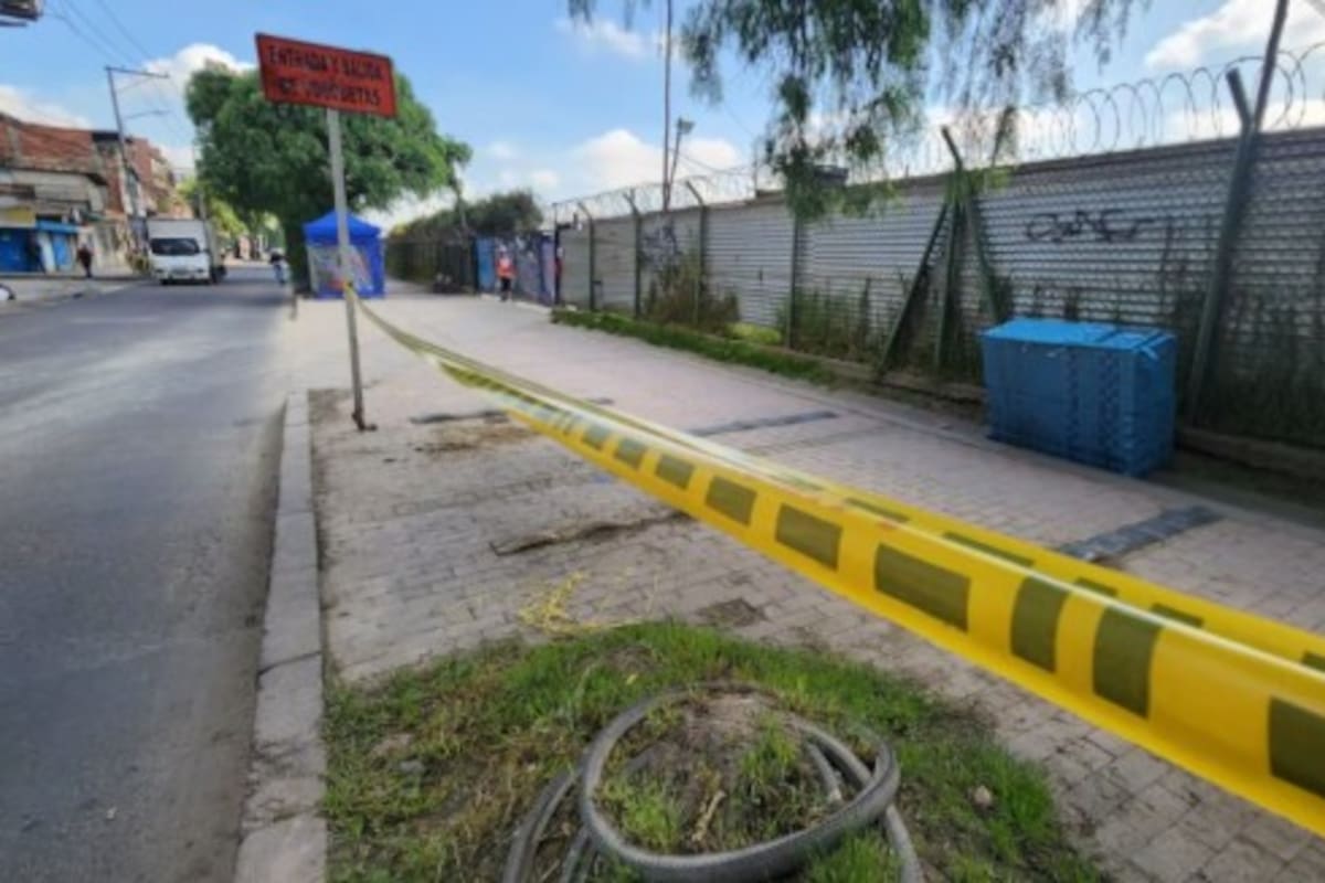 La madrugada de este miércoles, los habitantes del sector de El Porvenir, en el barrio La Arboleda, se toparon con una escena de violencia. | Foto: Q' Hubo Bogotá.