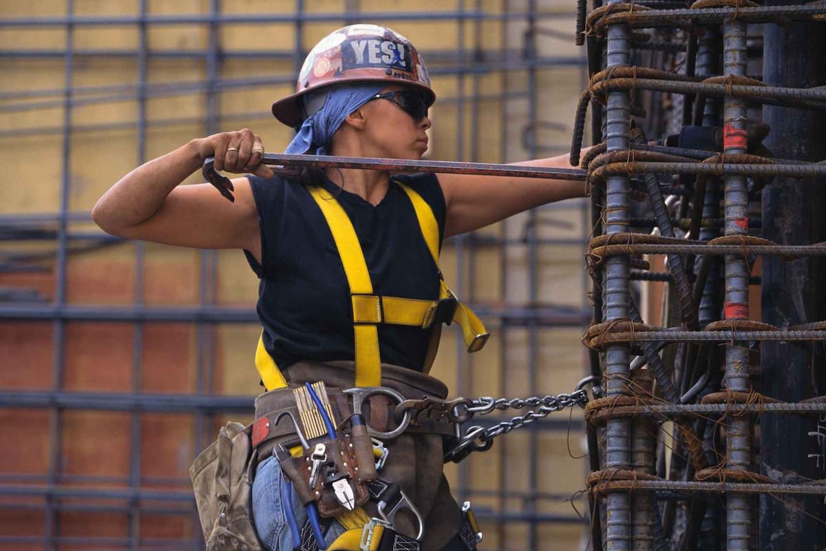 Más mujeres entran a la construcción y transforman el mercado de herramientas. Foto suministrada/VANGUARDIA