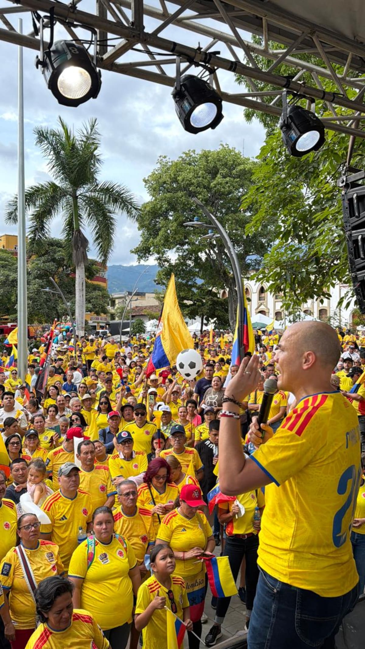 Con estas jornadas, los simpatizantes de Abelardo De la Espriella cerraron actividades públicas de campaña en Floridablanca y Piedecuesta, en medio de expresiones de respaldo ciudadano y de sectores productivos de la región. Foto suministrada/VANGUARDIA