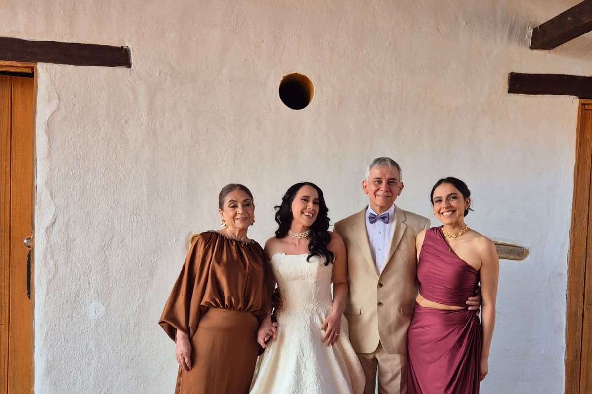 María Helena Pedraza Ruiz, Daniela Ospina (novia), Eyner Ospina y Valentina Opina. Suministrada / VANGUARDIA