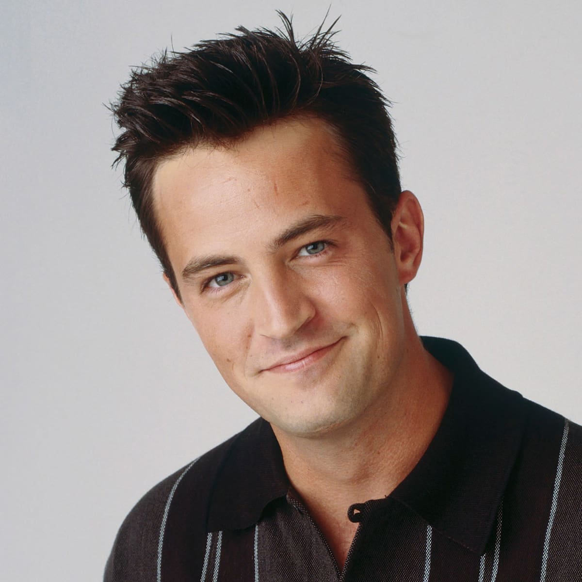 .
El proceso judicial por el fallecimiento de Matthew Perry concluyó en Los Ángeles con penas de prisión para la proveedora de la droga, dos médicos y su asistente personal.