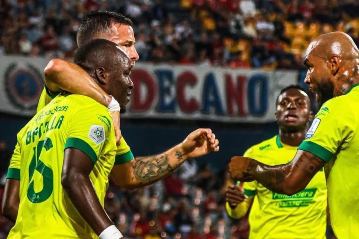 Atlético Bucaramanga e Independiente Medellín se enfrentaron en la fecha 9 de la Liga BetPlay I de 2026, en el estadio Atanasio Girardot. Foto: Cortesía Atlético Bucaramanga.
