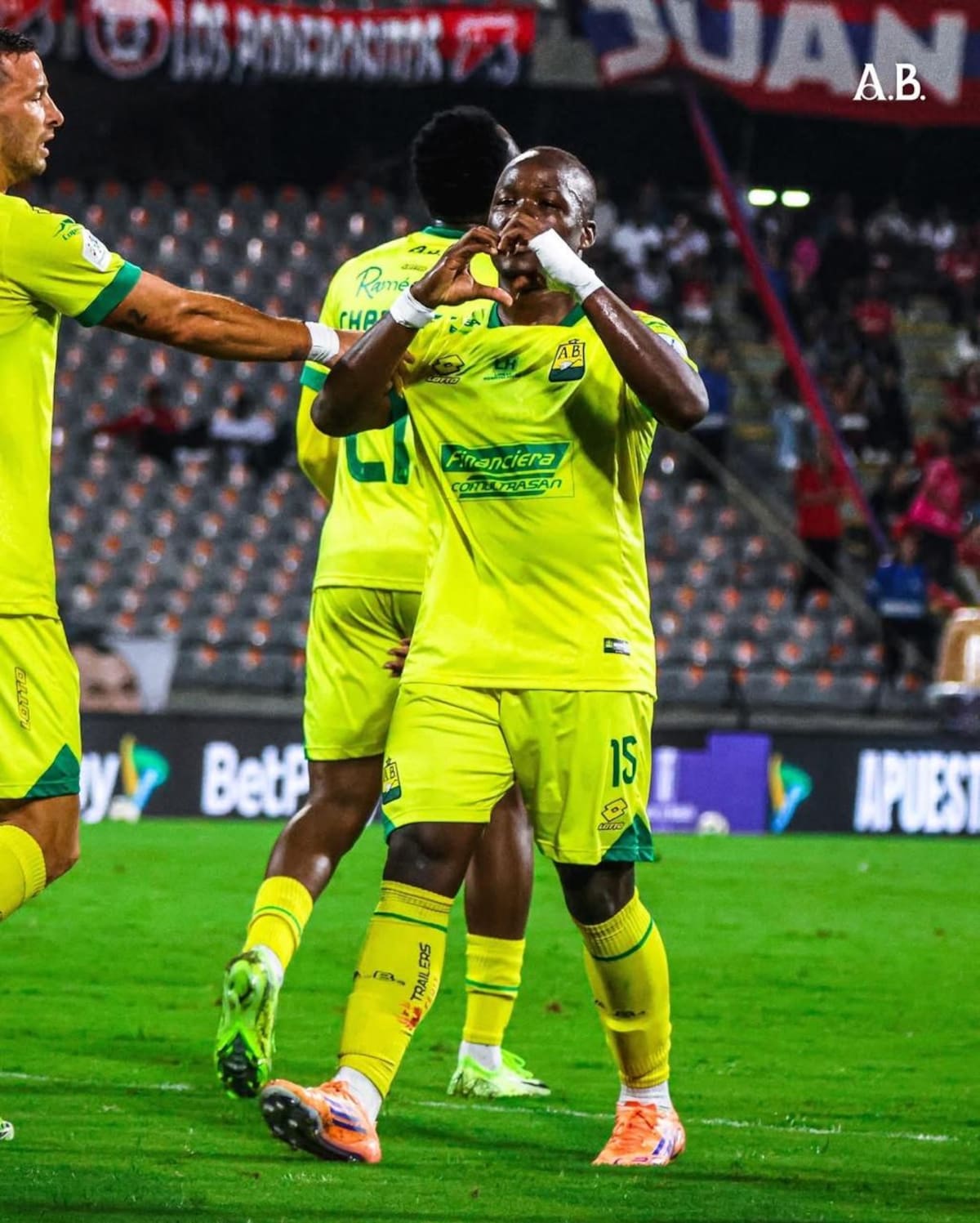 Atlético Bucaramanga e Independiente Medellín se enfrentaron en la fecha 9 de la Liga BetPlay I de 2026, en el estadio Atanasio Girardot. Foto: Cortesía Atlético Bucaramanga.