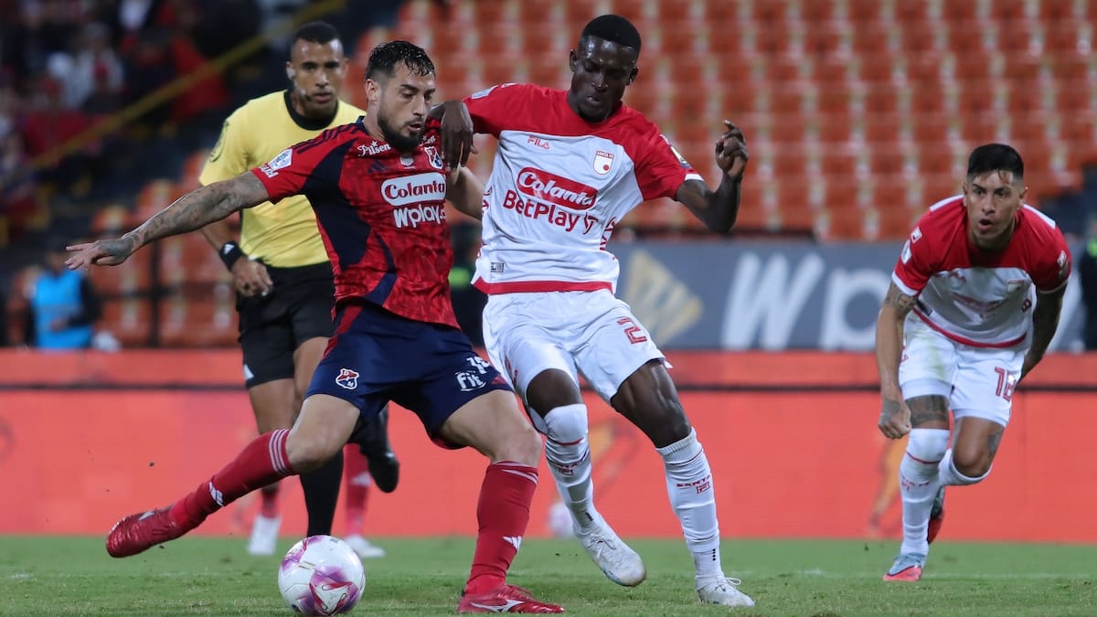 Medellín asumió parcialmente el liderato de la Liga BetPlay II de 2025, luego de empatar 1-1 ante Santa Fe. Foto: Cortesía Win Sports.