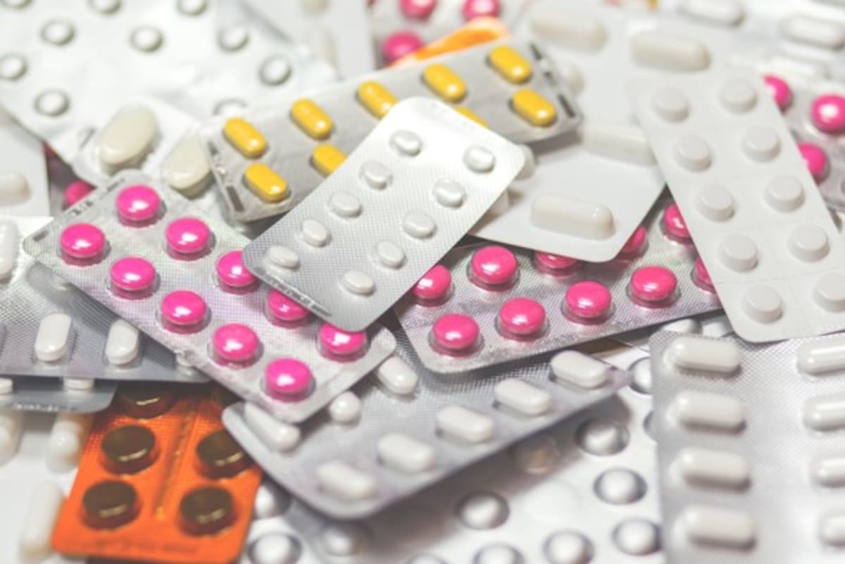 Los medicamentos vencidos, deteriorados o parcialmente consumidos son considerados residuos peligrosos y requieren un manejo especializado.