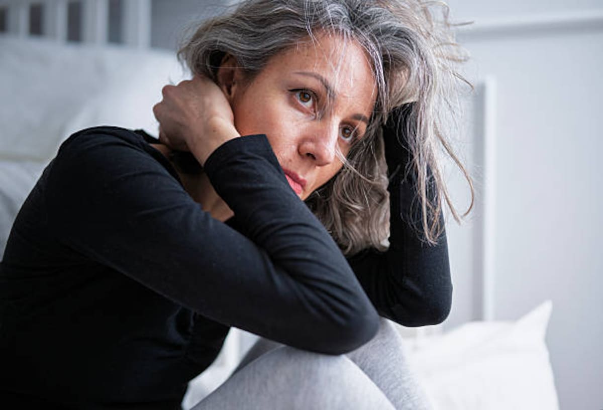 Los cambios físicos y emocionales asociados con la menopausia pueden aumentar las necesidades de atención médica y afectar el bienestar.
