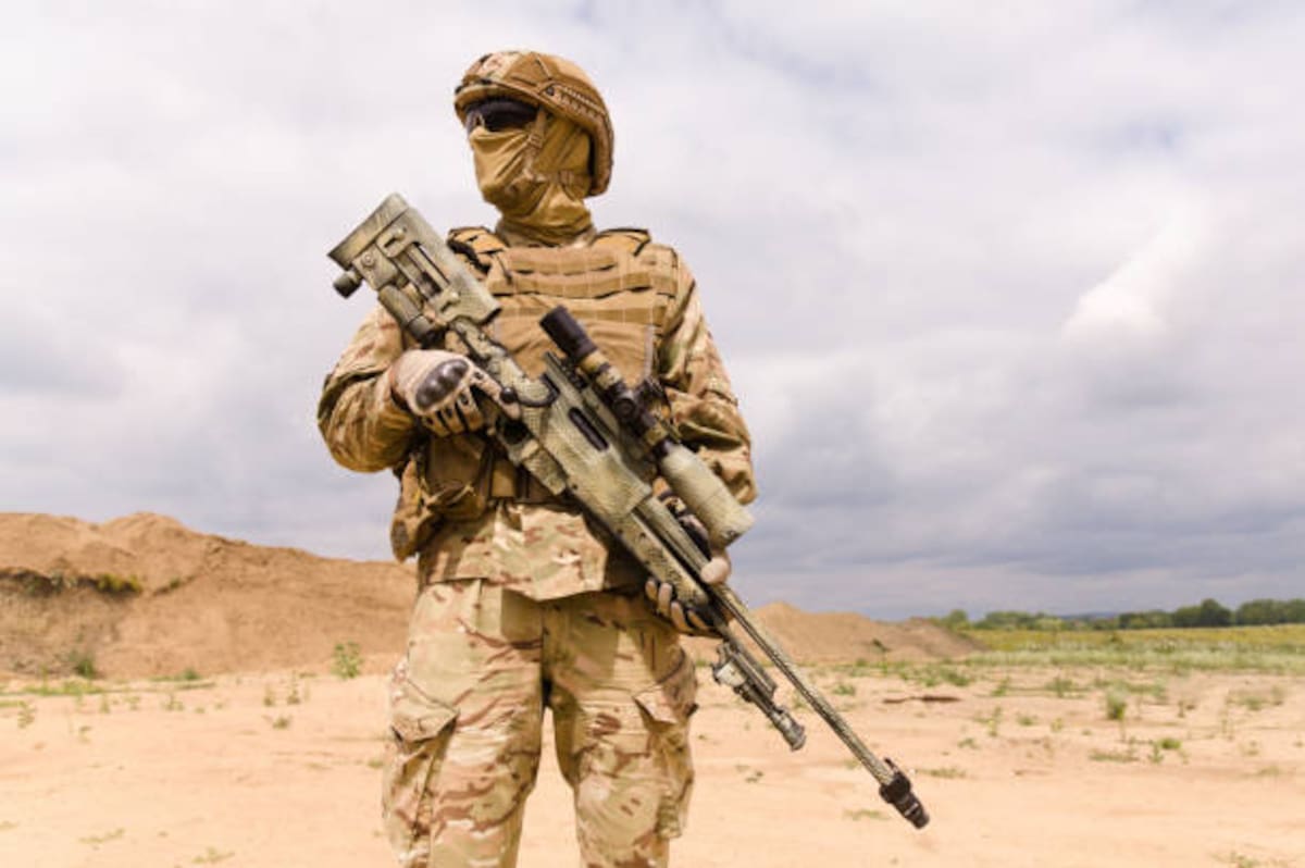 Un mercenario en un campo de batalla.