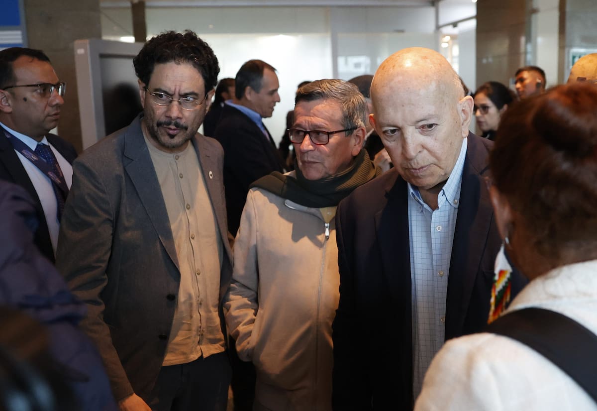 Los documentos, radicados entre junio de 2023 y diciembre de 2024 y ampliados en varias oportunidades, la más reciente el pasado 16 de abril, también dan cuenta de un plan de los guerrilleros del Eln, previamente documentado por la inteligencia militar, para poner en entredicho el nombre del oficial durante las negociaciones de la paz total. EFE/ Mauricio Dueñas Castañeda/ARCHIVO