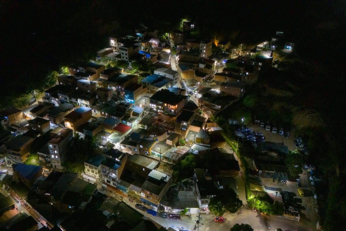 Panorámica de Las Mesetas 2, en Girón. El barrio, levantado mediante autoconstrucción a lo largo de los años, fue legalizado el pasado 11 de julio. El trámite reconoce 155 viviendas y beneficia a 557 personas. Foto: Suministrada/Vanguardia.